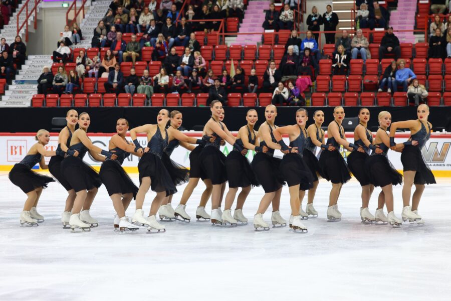 Team Mystique luisteli Sychro Tour Finlandin junioreiden lyhytohjelmakilpailun voittoon.