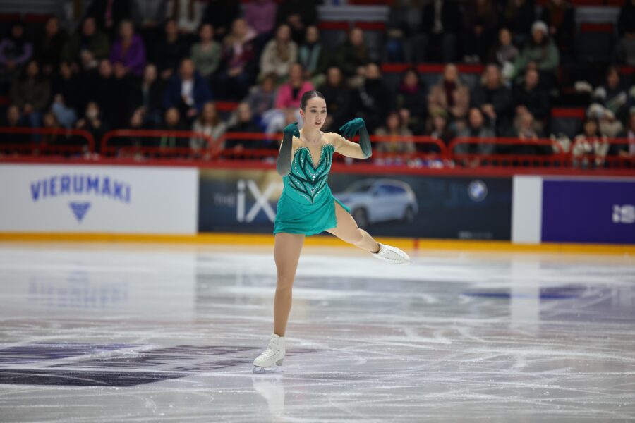Selma Välitalo Finlandia Trophyn lyhytohjelmassa 21.11.2025.