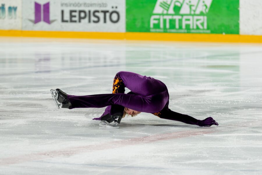 Yksinluistelun toisen SM-valintakilpailun miesten sarjan voitti Peurunka Skating Academy Laukaan Matias Lindfors kauden uusilla kärkipisteillä 180,98.