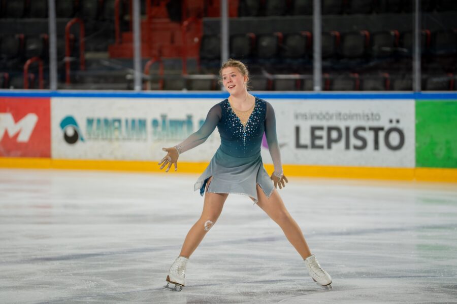 Yksinluistelun toisen SM-valintakilpailun naisten sarjan voitti Espoon Jäätaitureiden Olivia Lisko kauden uusilla ennätyspisteillään 177,03.