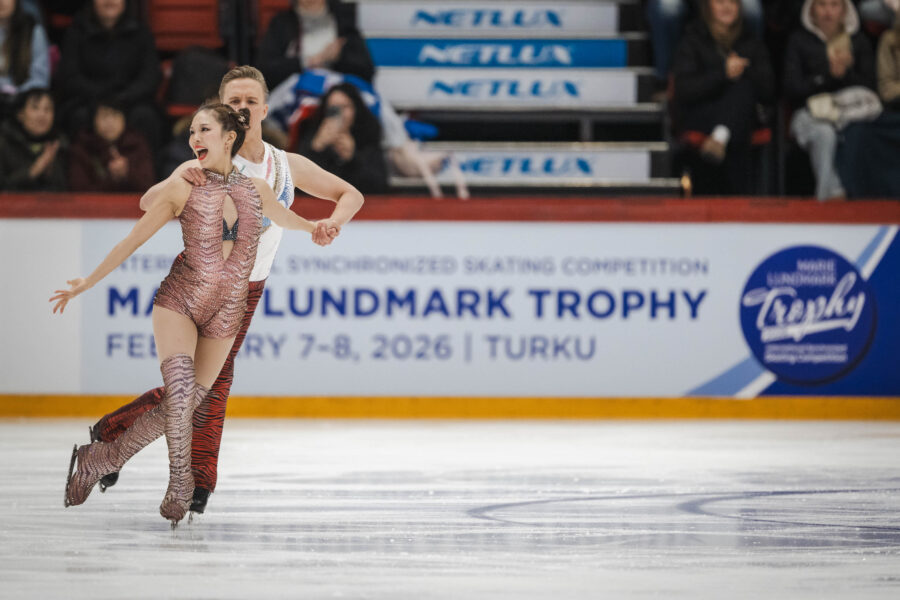 Yuka Orihara ja Juho Pirinen Finlandia Trophyn rytmitanssissa 21.11.2025.