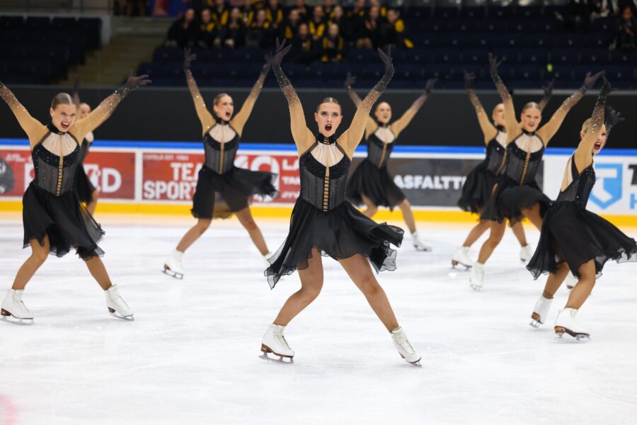 Helsinki Rockettes luisteli toiseksi muodostelmaluistelun 2. SM-valintakilpailussa Tampereella 7.12.2025.
