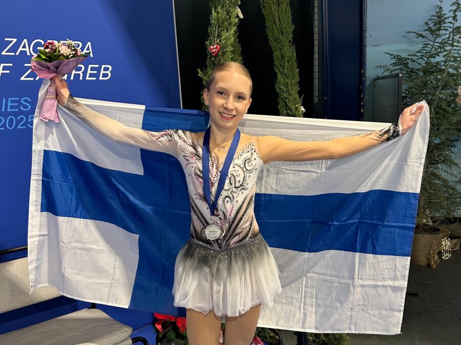 Suomen 17-vuotias Iida Karhunen onnistui 3.–6. joulukuuta Zagrebissa Kroatiassa käydyssä Golden Spin -kilpailussa ja sijoittui naisten sarjan lopputuloksissa toiseksi pisteillä 187,05.