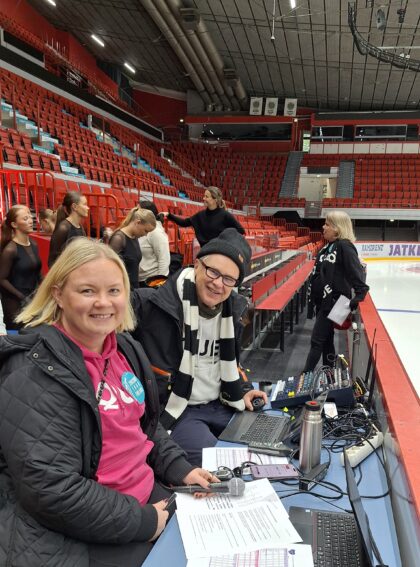 Helsingfors Skridskoklubb järjesti Synchro Tour -lyhytohjelmakilpailun ja SM-noviisien preseasonin Helsingin jäähallissa lokakuun alussa.