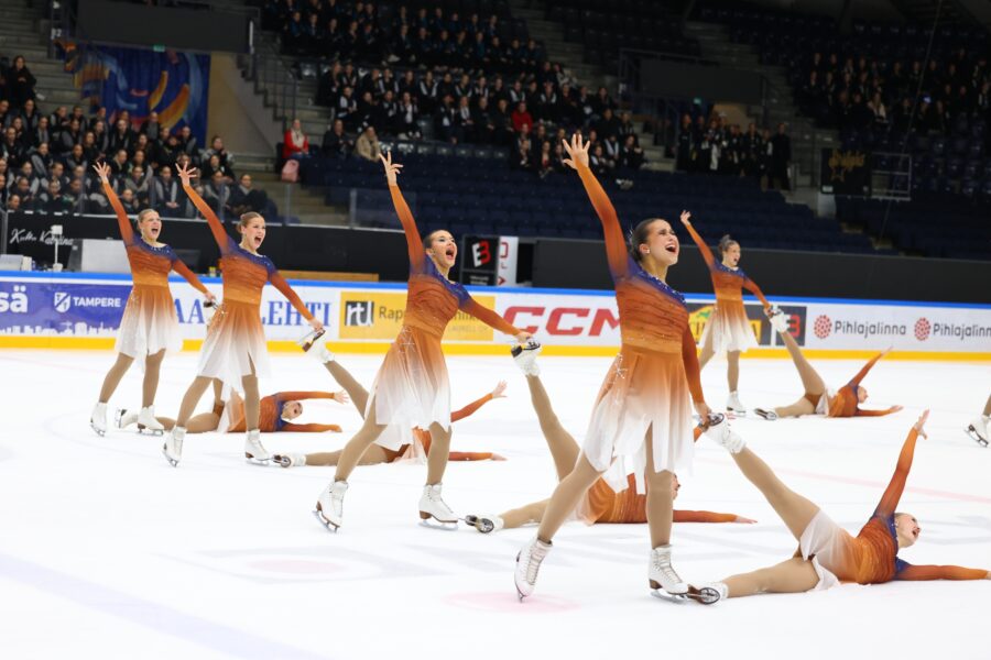 Espoon Jäätaitureiden Valley Bay Synchro voitti muodostelmaluistelun 2. SM-valintakilpailun. Hakametsän jäähalli 6.–7.12.2025.