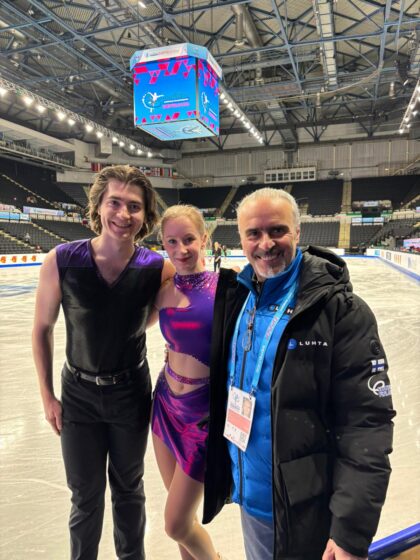 Ensi kertaa Suomea EM-kilpailuissa edustaneet Daniela Ivanitskiy ja Matthew Sperry tekivät onnistuneen debyytin ja saivat rytmitanssistaan pisteet 50,16 jääden vain pisteen kauden parhaastaan. 