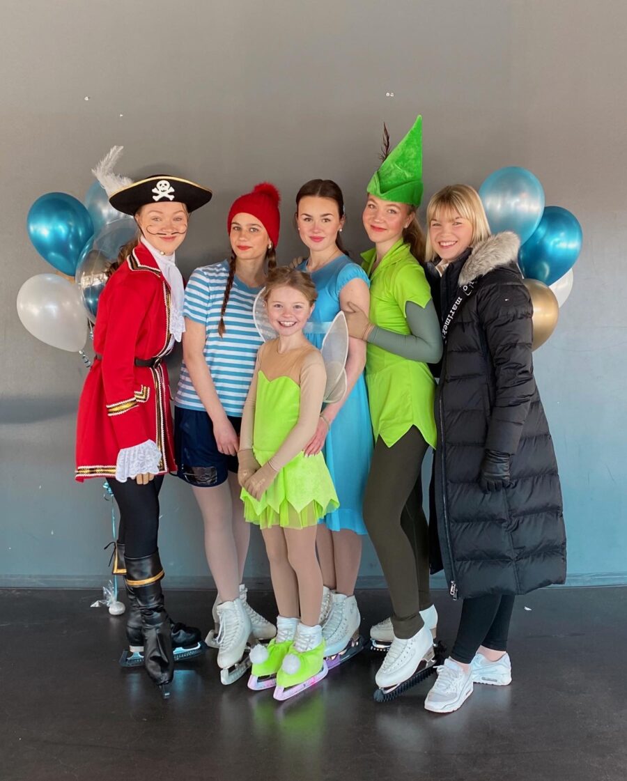 Siiri Turunen valmistui viime vuonna valtiotieteen maisteriksi ja on suorittanut samanaikaisesti valmentajan ammattitutkintoa. Työ vie jään ohella osa-aikaisiin tehtäviin Olympiakomiteassa, jossa hänen vastuualueitaan ovat nuorten osallistamiseen liittyvät teemat.