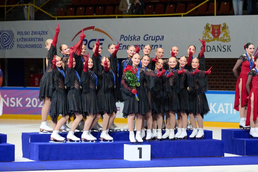 Helsinki Fintastic voitti kultaa Gdanskissa Puolassa käydyissä muodostelmaluistelun junioreiden MM-kilpailuissa.