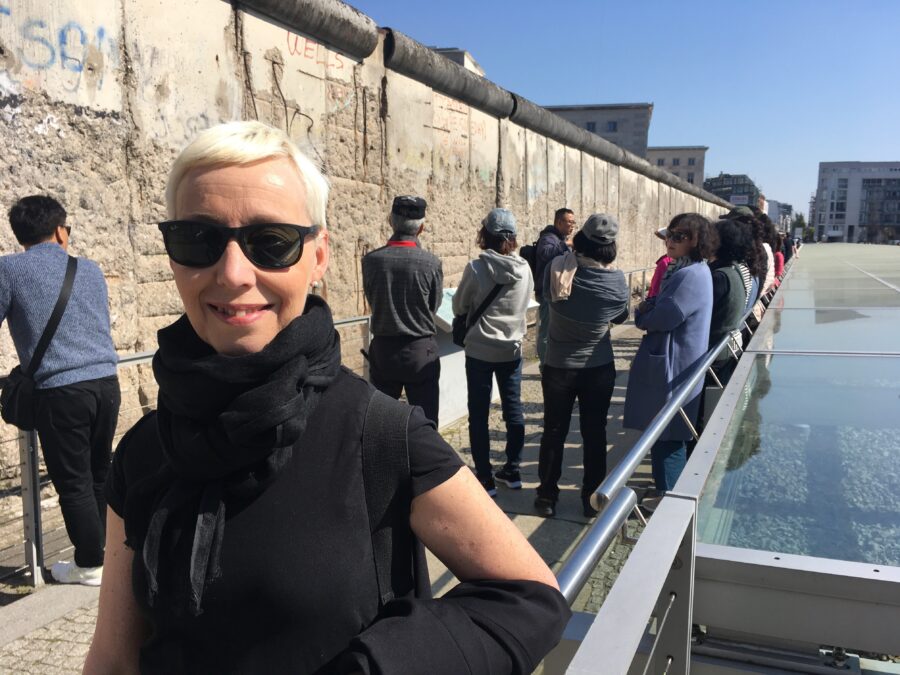 Marianne Nyman on suomalainen taitoluistelun moniosaaja, joka tunnetaan urheilutoimittajan ja taitoluisteluselostajan uran ohella kilpaluistelijana, valmentajana ja tuomarina.
