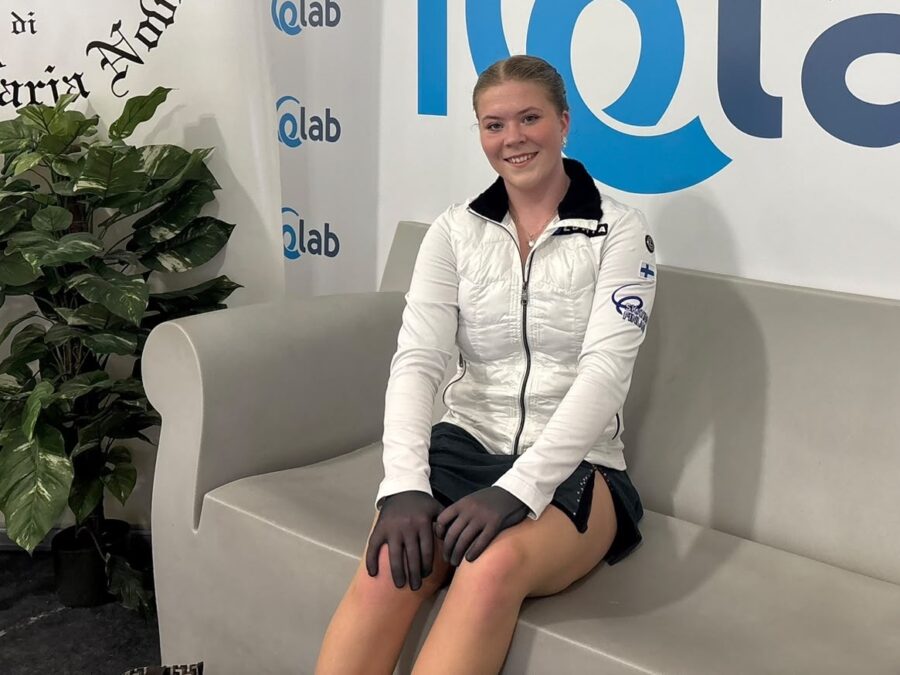 Olivia Lisko avasi kilpailukautensa Lombardia Trophyssa Italiassa. Hän oli naisten kovatasoisen kilpailun 10:s tuloksella 157,75.